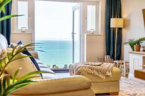 Carbis Bay - Luxury 3 Bed Penthouse Apartment with Sea Views Parking Sauna Balcony